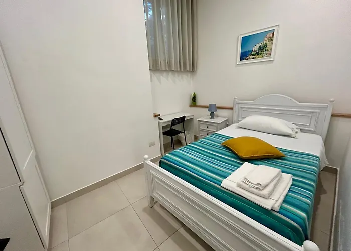 Vesuvia Luxury Living Couette-café